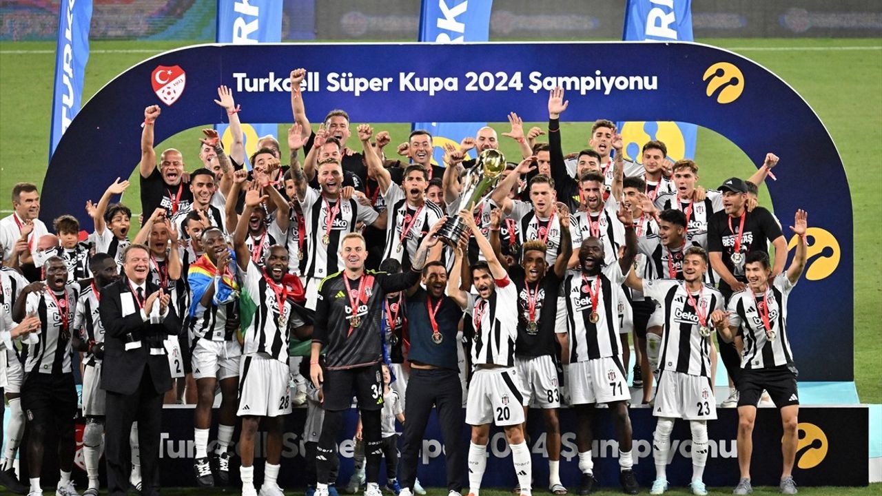 Beşiktaş, Turkcell Süper Kupa'da Galatasaray'ı Mağlup Etti