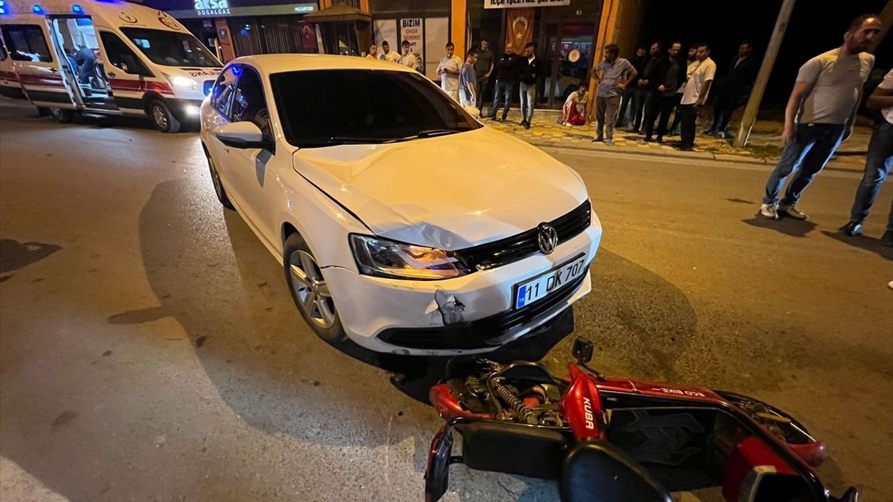 Bilecik'te Otomobil ve Motosiklet Çarpıştı: 2 Yaralı