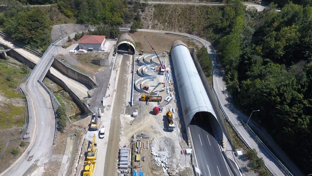 Bolu Dağı Tüneli'nde Heyelan Riskine Karşı Yapısel Geliştirme Çalışmaları Devam Ediyor