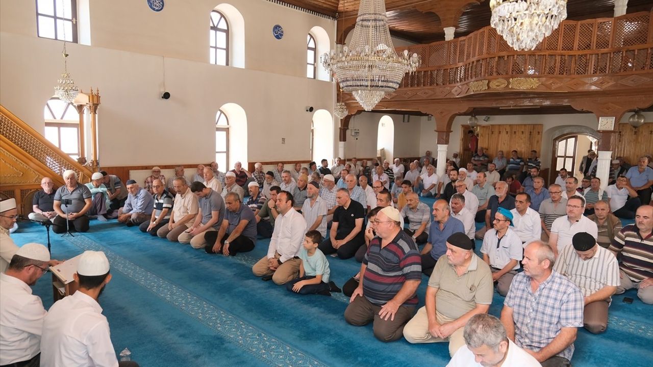 Bozkurt ve Ayancık'ta Sel Felaketi İçin Anma Töreni Düzenlendi