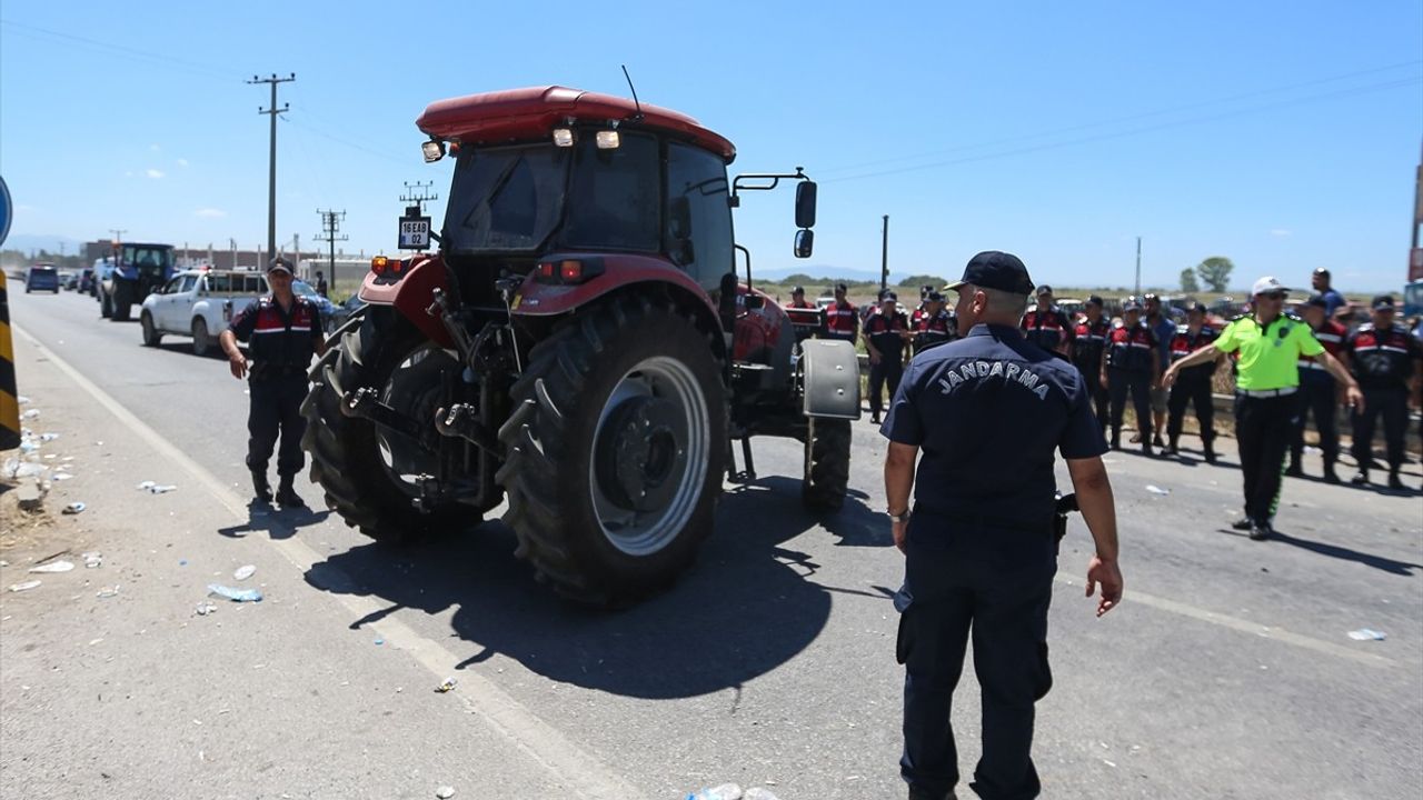 Bursa'da Domates Üreticileri Kara Yolunu Kapattı