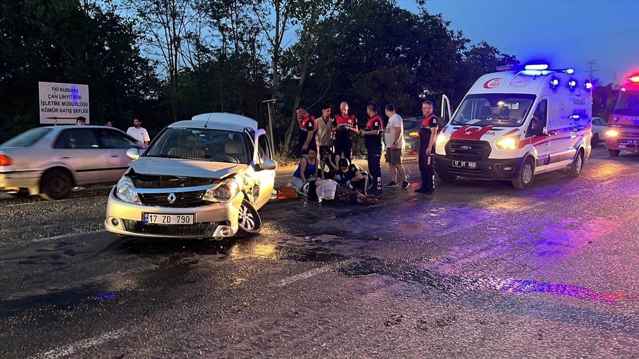 Çanakkale'de Cip ve Otomobil Çarpıştı: 5 Yaralı