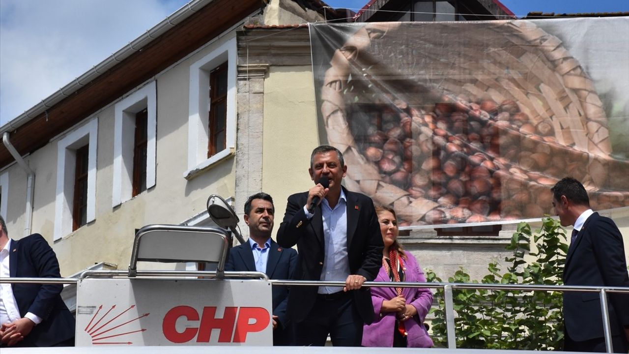 CHP Genel Başkanı Özgür Özel Giresun'da Fındık Eyleminde Konuştu