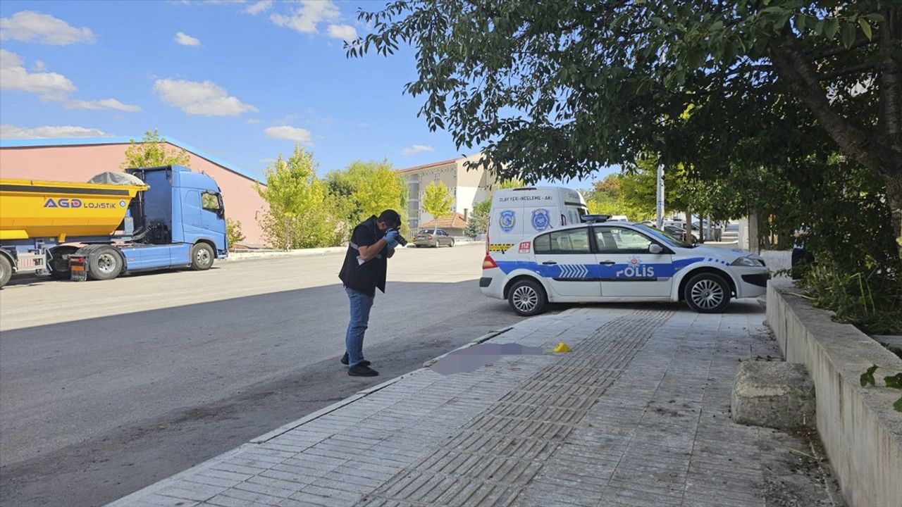 Çorum'da Bıçaklı Kavga: 17 Yaşındaki Genç Yaralı