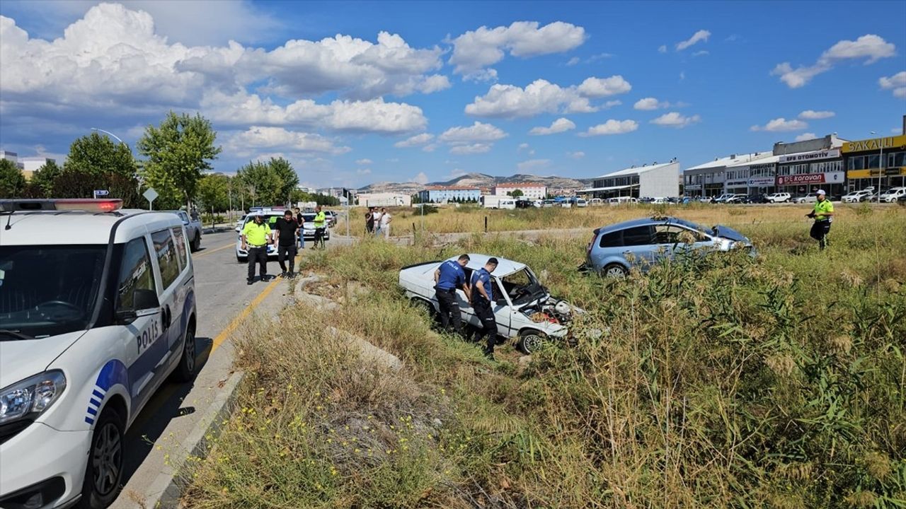 Çorum'da Trafik Kazası: 4 Yaralı