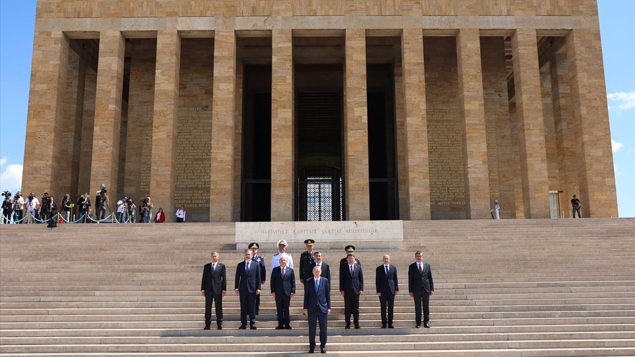 Cumhurbaşkanı Erdoğan ve YAŞ Üyelerinin Anıtkabir Ziyareti