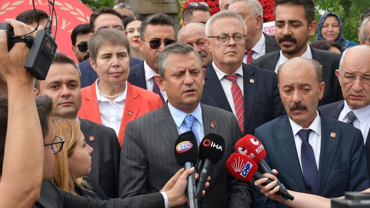 Cumhuriyetin Kuruluşu ve Zaferler Üzerine Konuşan CHP Lideri Özgür Özel