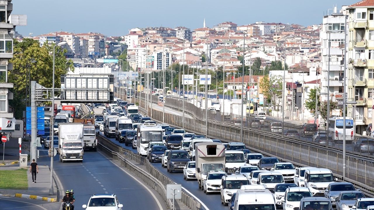 D-100 Kara Yolunda Trafik Yoğunluğu: Bahçelievler ve Avcılar'daki Çalışmalar