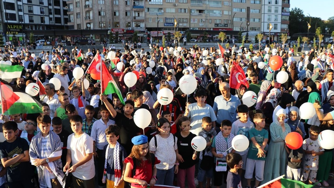 Elazığ'da Çocuklardan Gazze İçin Duyarlı Yürüyüş