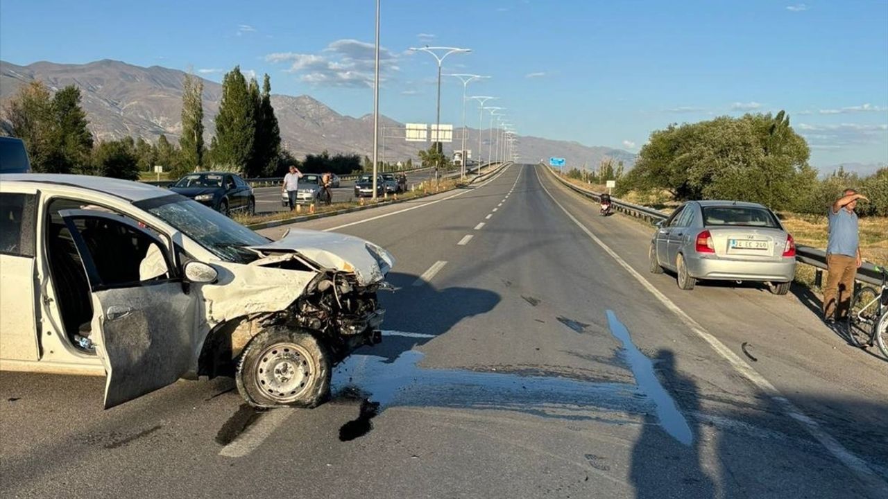 Erzincan'da Otomobil Kazası: 8 Yaralı