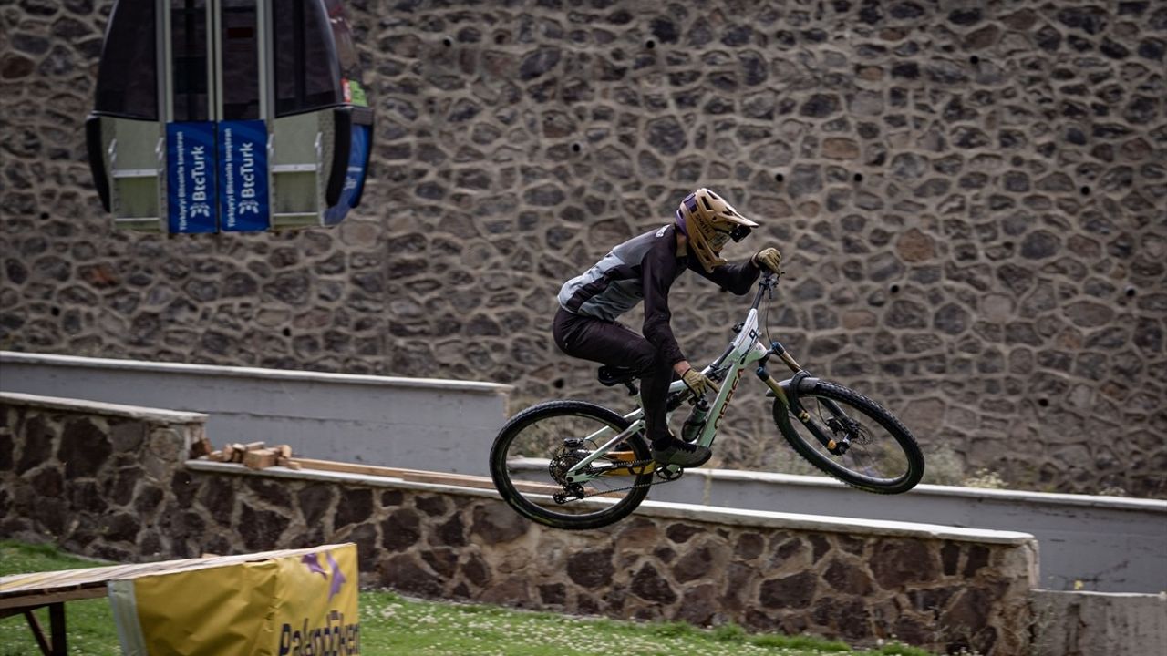 Erzurum'da Downhill Türkiye Şampiyonası Heyecanı