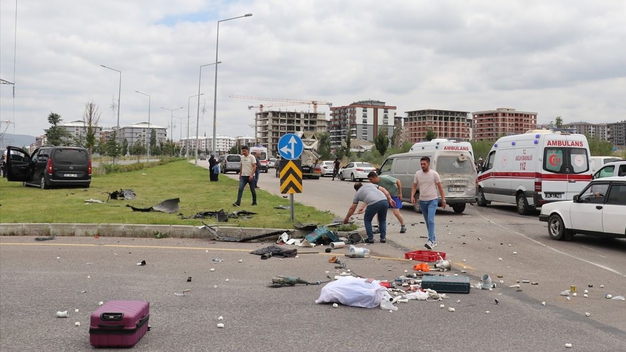 Erzurum'da Trafik Kazası: 9 Yaralı