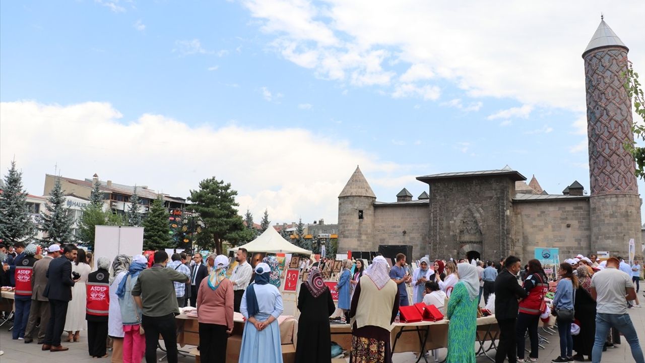 Erzurum'da Umudun Renkleri Sergisi Düzenlendi