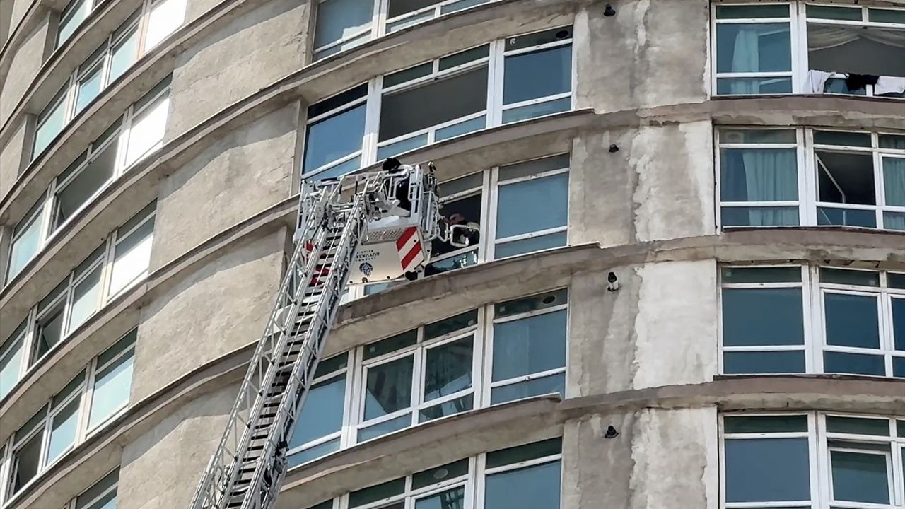 Esenyurt'taki 33 Katlı Binada Yangın: Tahliye Çalışmaları Tamamlandı