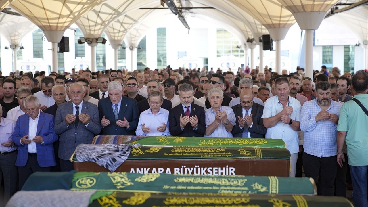 Eski Bakanın Oğlu Tarafından Öldürülen Anneanne Toprağa Verildi