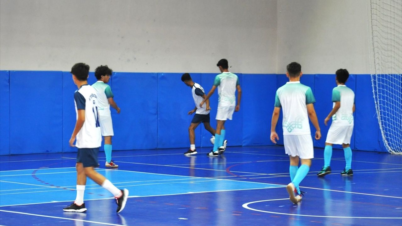 Eskişehir'de Devlet Koruması Altındaki Gençler İçin Futsal Turnuvası Başladı