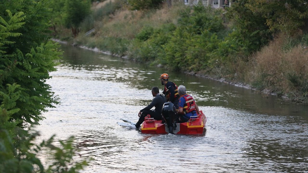 Eskişehir'de Kahraman Kurtarıcı İrfan Bağrıaçık'ın Cenazesi Defnedildi