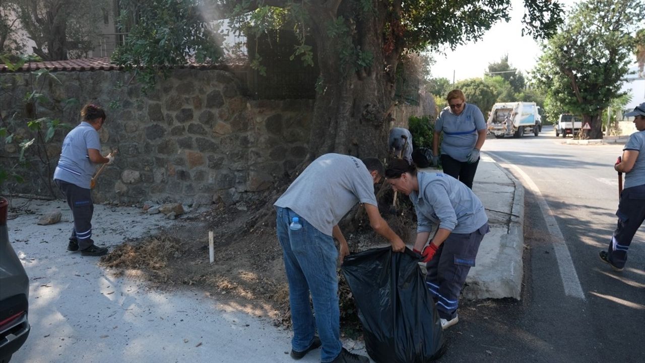 Fethiye'de Deniz Temizliği: 50 Torba Çöp Toplandı