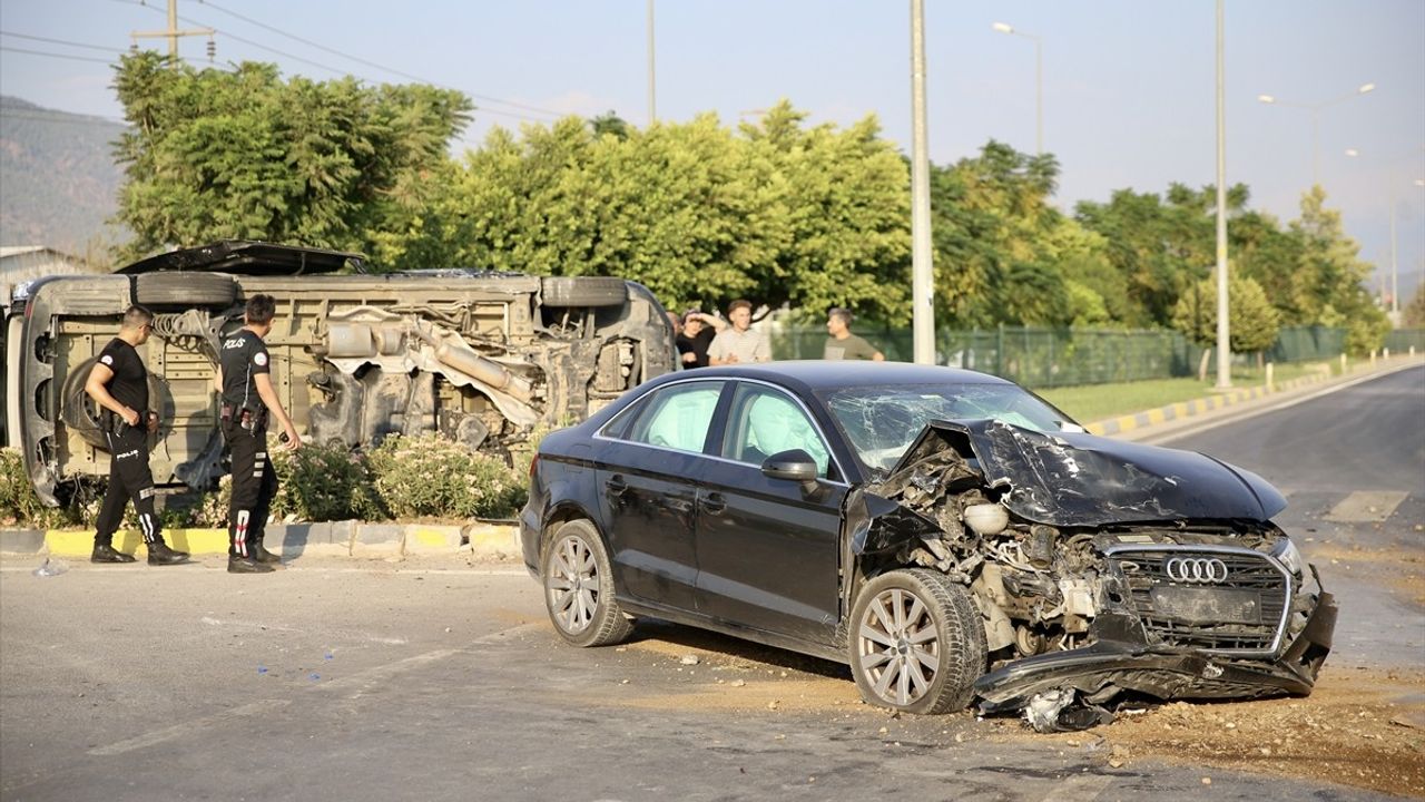 Fethiye'de Otomobil ve Minibüs Çarpıştı: 7 Yaralı