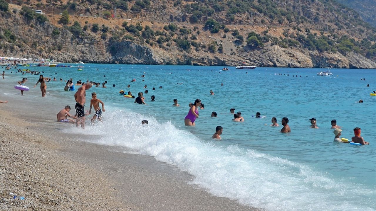 Fethiye'de Yoğun Trafik ve Tatil Keyfi