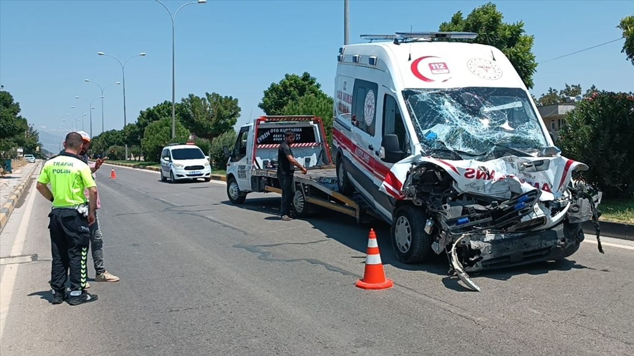 Gaziantep'te Ambulans ve Tanker Çarpıştı: 3 Sağlıkçı Yaralı