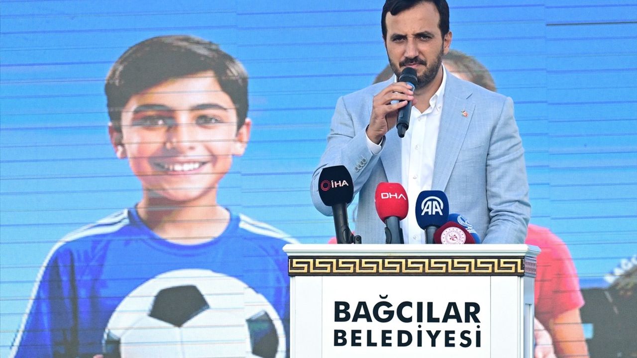 Gençlik ve Spor Bakanı Osman Aşkın Bak, Bağcılar'da Sporun Geleceği İçin Gençlerle Buluştu