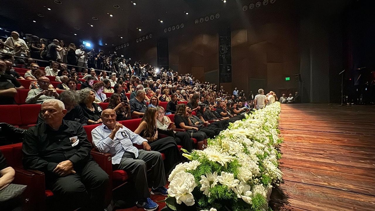 Genco Erkal Anma Töreni: Sanat Dünyasının Koca Çınarı Uğurlanıyor