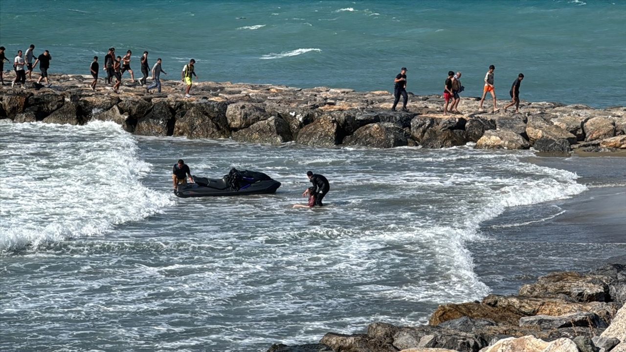 Hatay'da Denizde Akıntıya Kapılan İki Kişi Hayatını Kaybetti