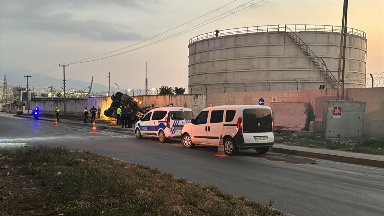 Hatay'da Freni Patlayan Beton Pompası Devrildi