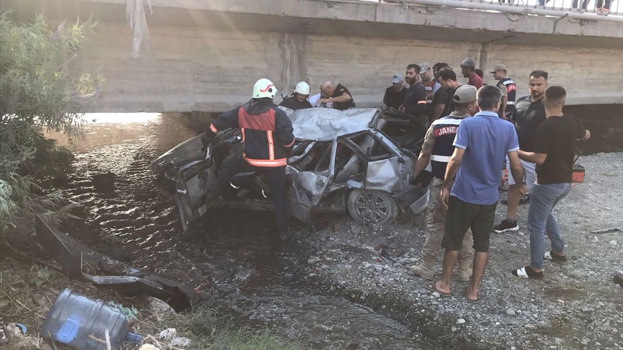 Hatay'da Otomobil Dereye Devrildi: Bir Ölü, Bir Yaralı