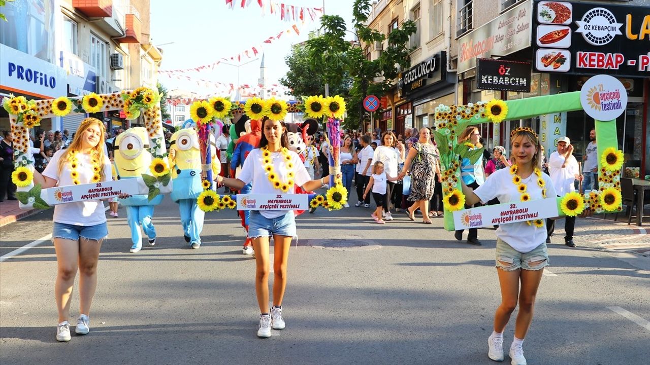 Hayrabolu'da 32. Ayçiçeği Festivali Coşkuyla Başladı