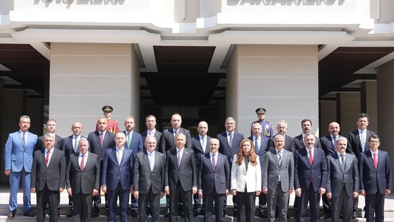 İçişleri Bakanı Yerlikaya, 23 Emniyet Müdürünü Kabul Etti