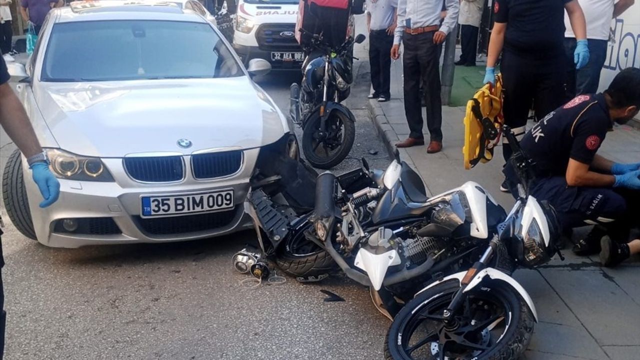 Isparta'da Motosiklet ile Otomobil Çarpıştı: 2 Yaralı