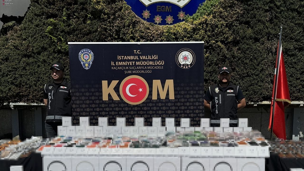 İstanbul'da Kaçak Cep Telefonu Aksesuarı Operasyonu