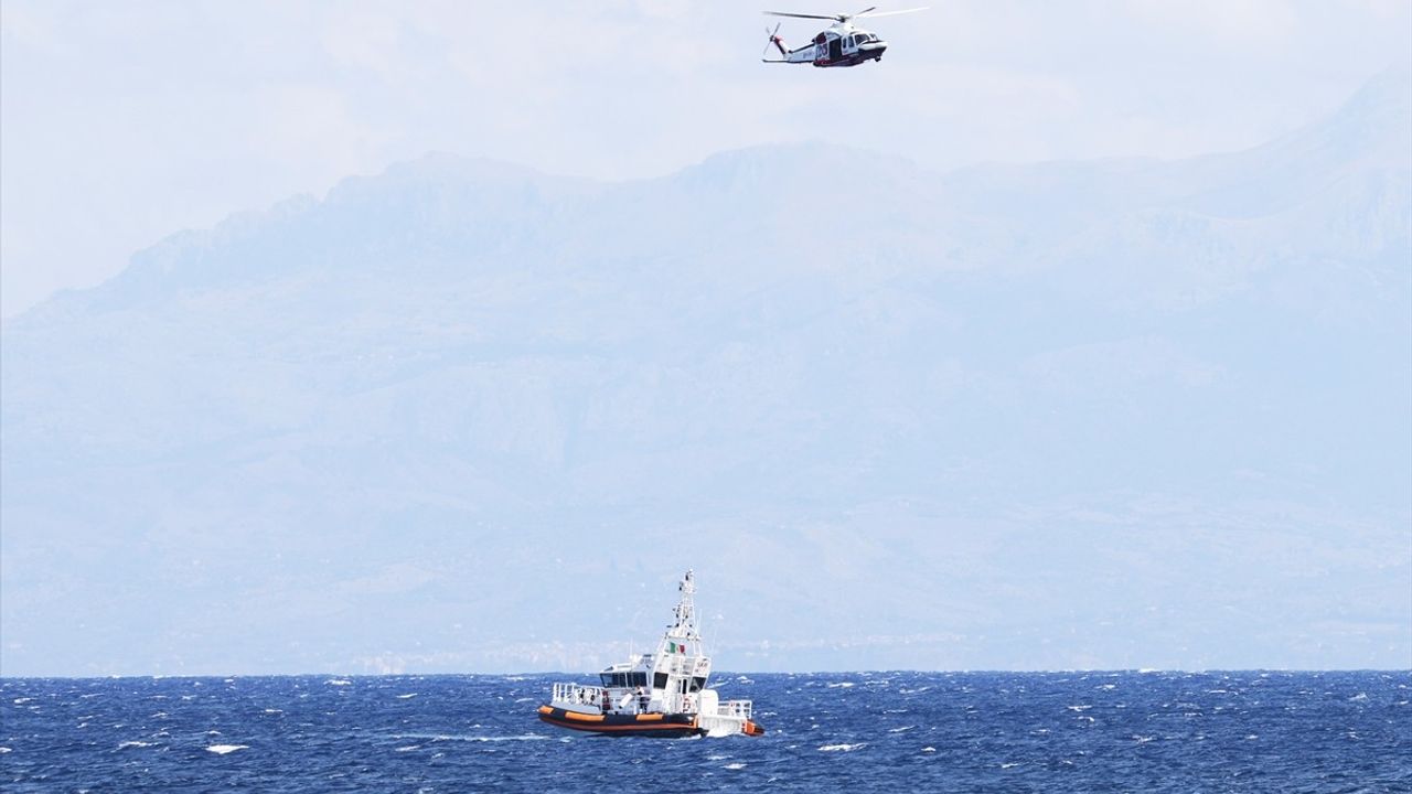 İtalya'daki Fırtınada Gezi Teknesi Battı: 1 Ölü, 6 Kayıp