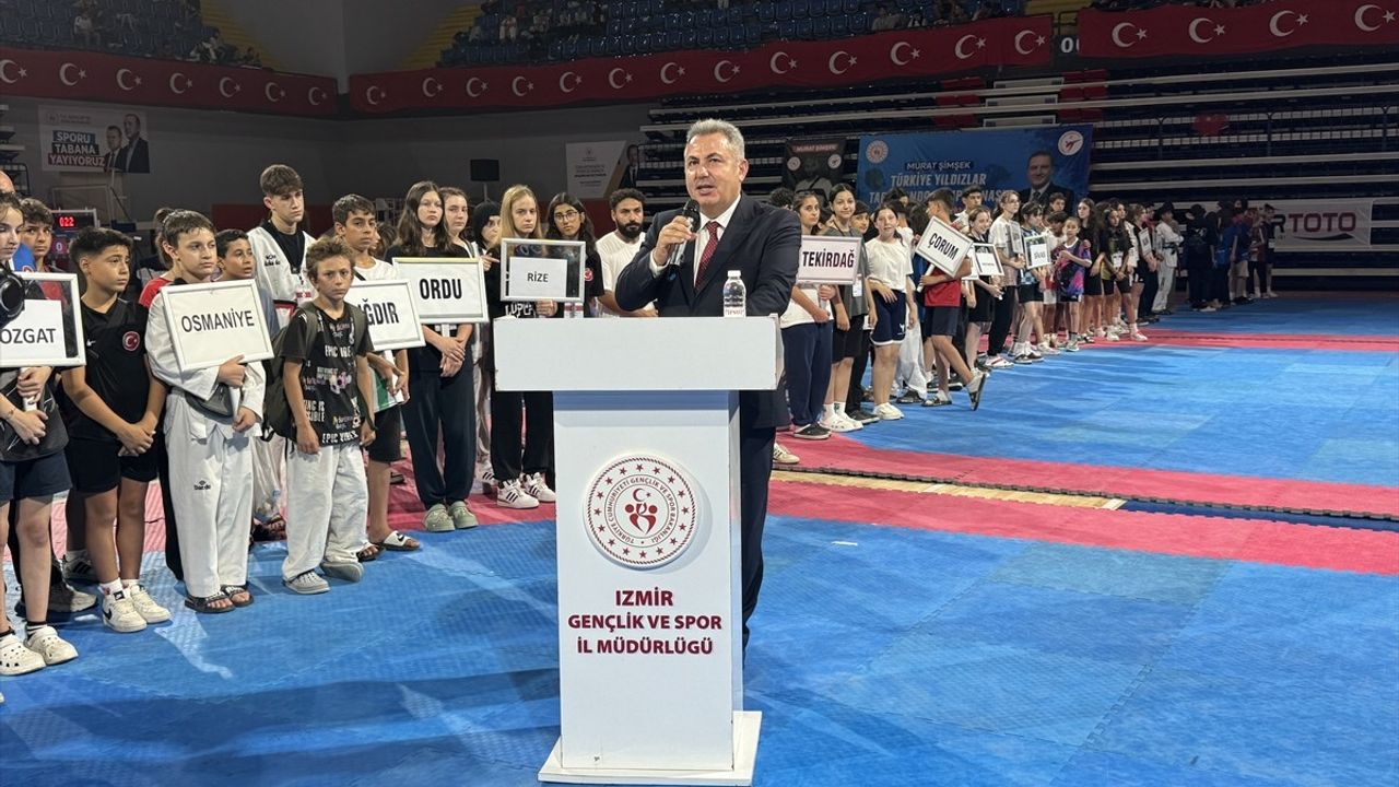 İzmir'de Murat Şimşek Türkiye Yıldızlar Tekvando Şampiyonası Açıldı