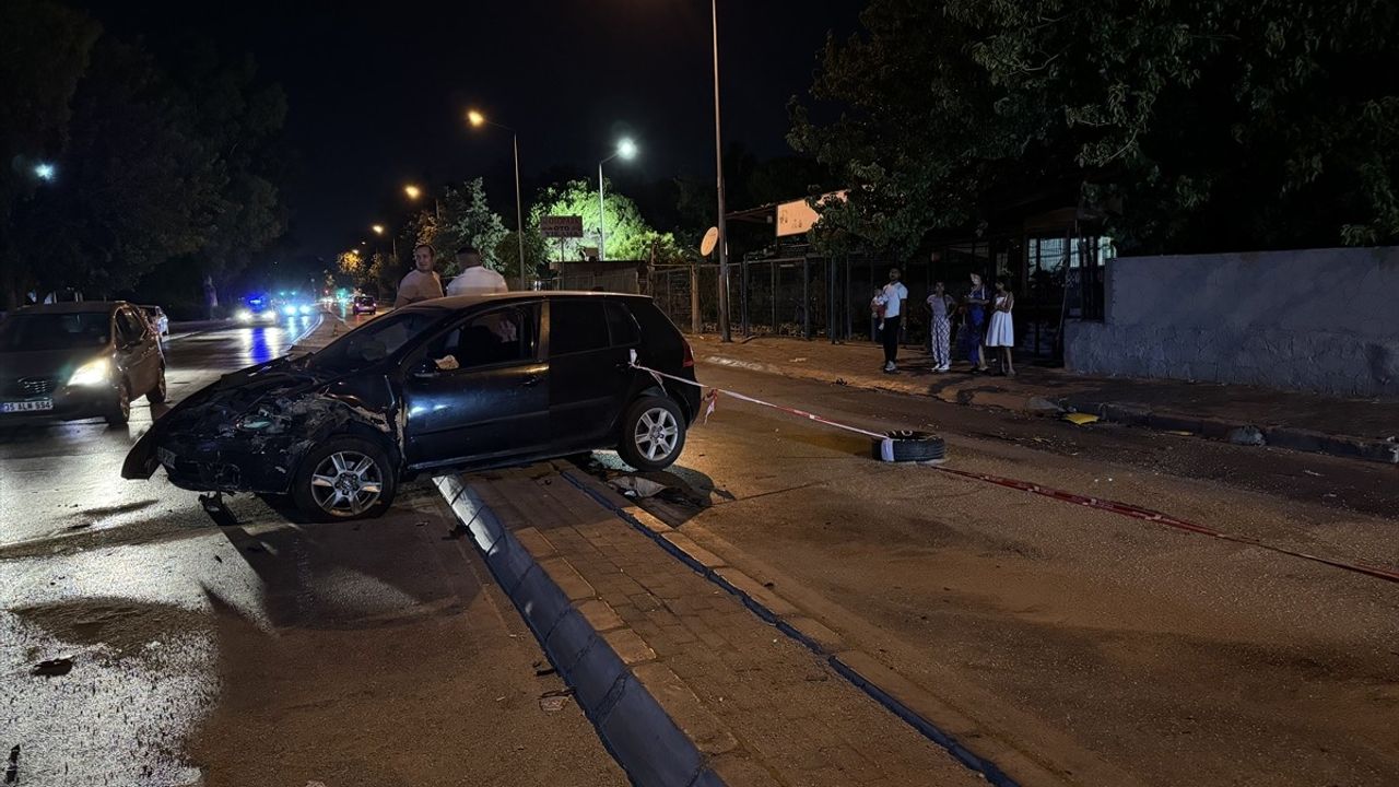 İzmir'de Ticari Taksi ile Otomobil Çarpıştı: Bir Yaralı