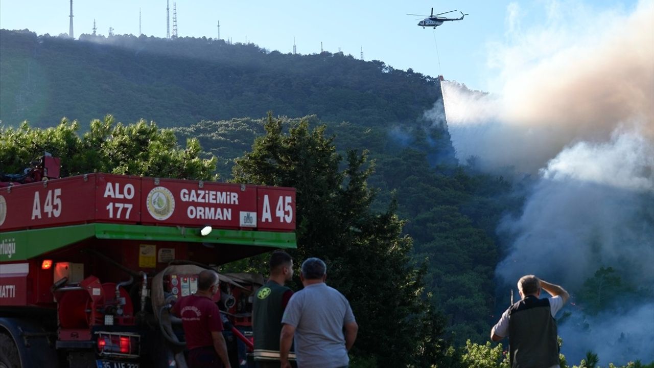 İzmir'deki Yanan Ormanlık Alanlara Hava Müdahalesi Devam Ediyor