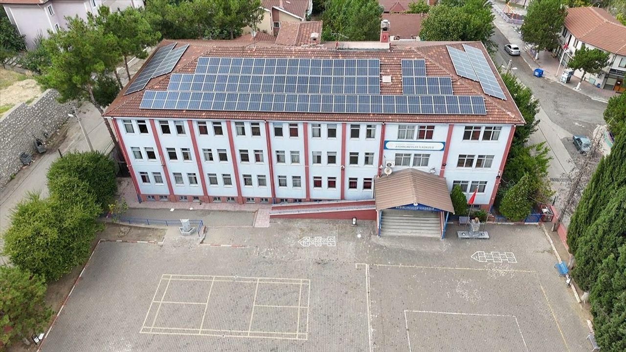 Karabük'te Güneş Enerjisi ile Elektrik Üreten İlkokul