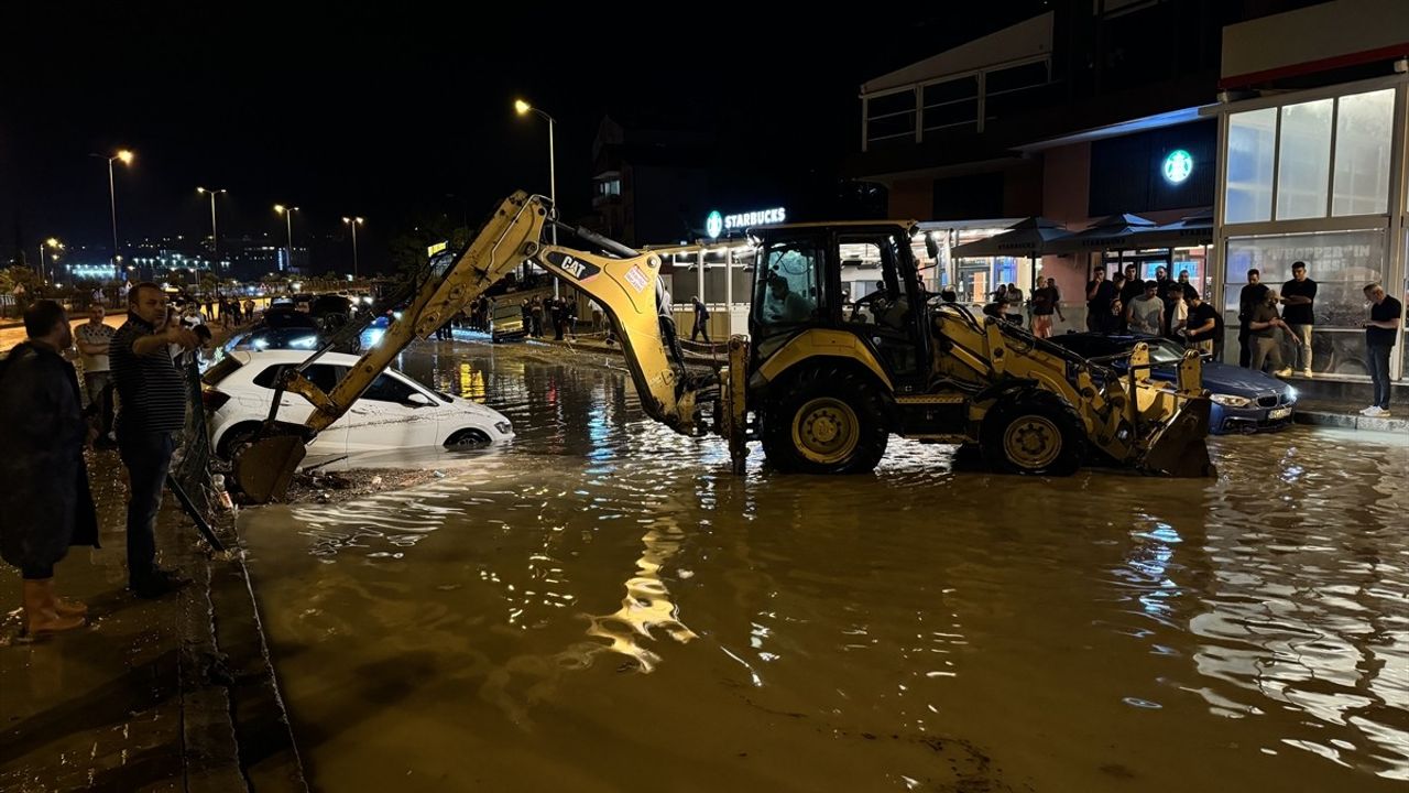 Karabük'te Şiddetli Sağanak Yağış Etkisini Gösterdi