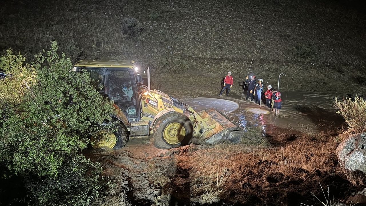 Kayseri'de Sel Felaketi: Kayıp Kişi İçin Arama Çalışmaları Devam Ediyor