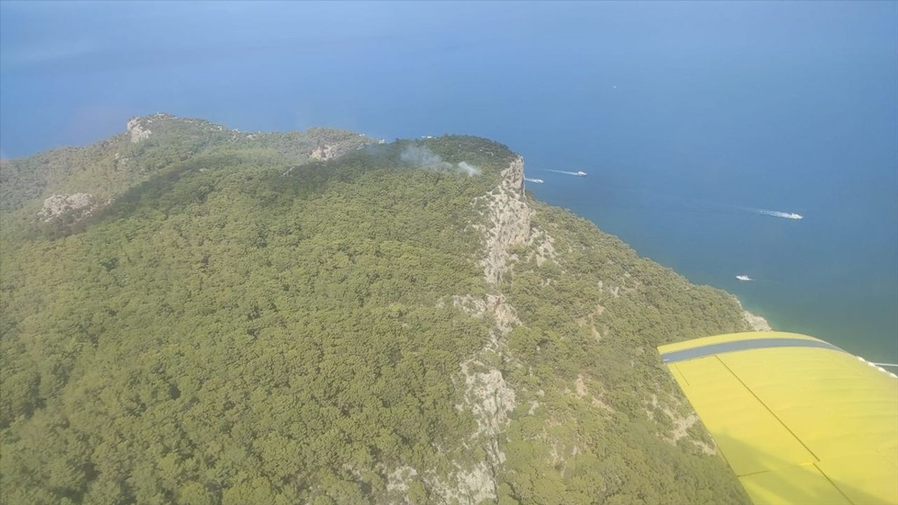 Kemer'de Yıldırım Sebebiyle Çıkan Orman Yangınları Kontrol Altına Alındı