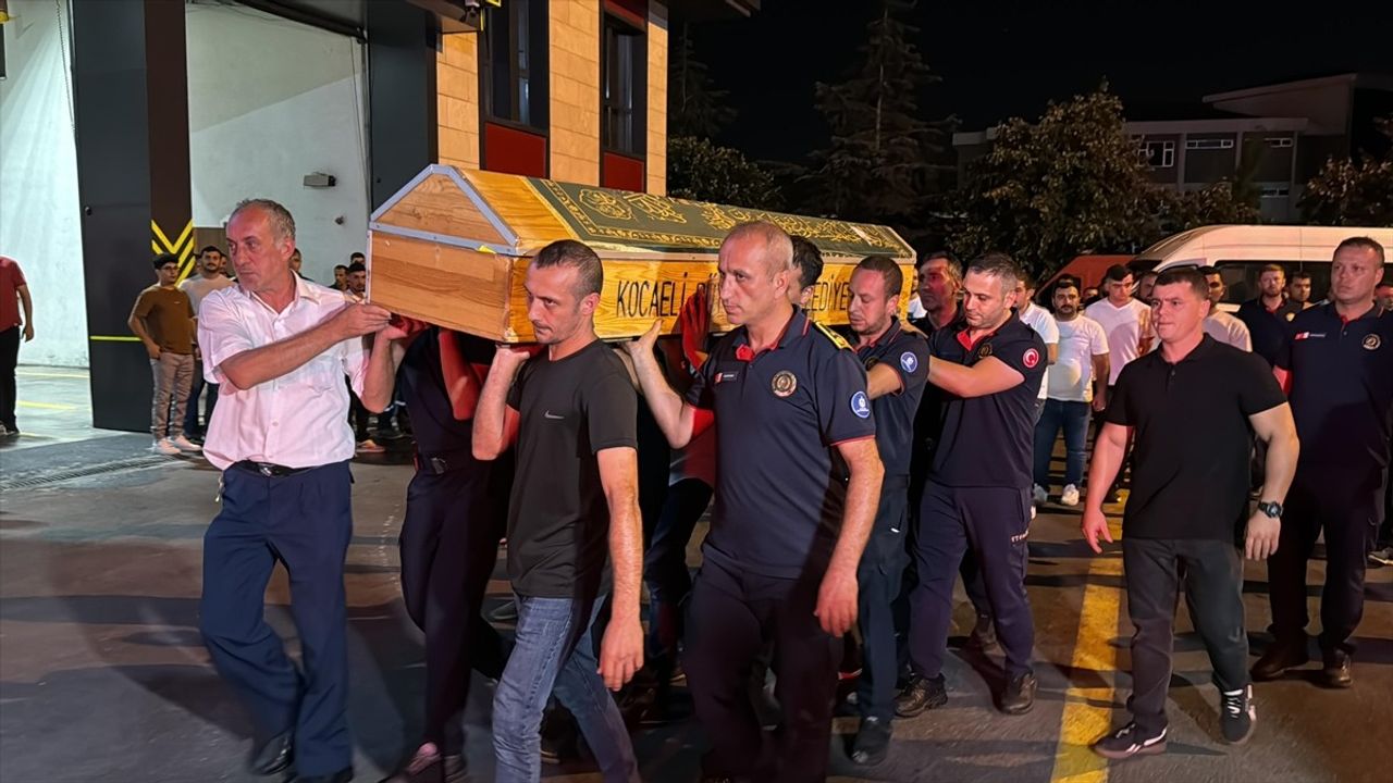 Kocaeli'de Motosiklet Kazası: 1 Hayatını Kaybetti, 2 Yaralı