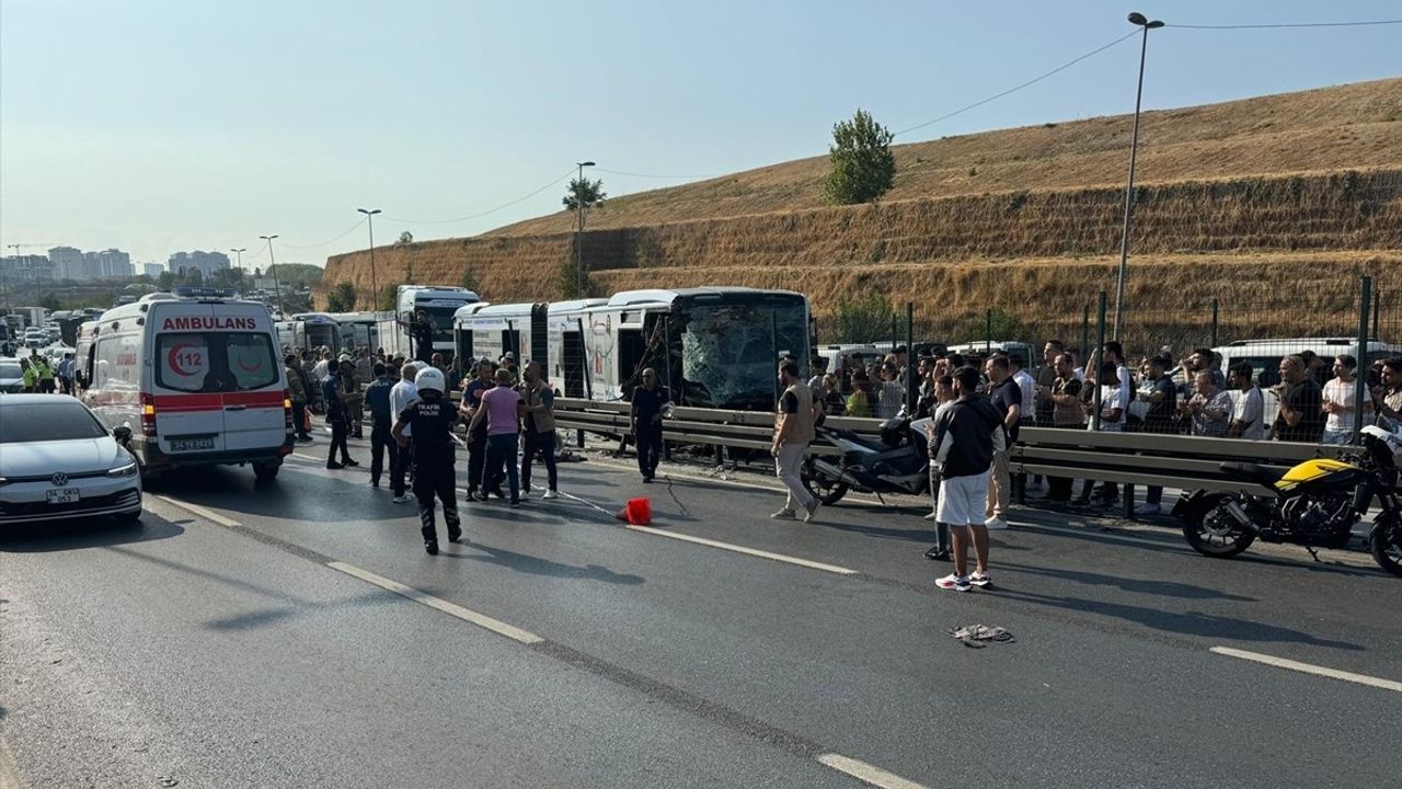 Küçükçekmece'de Metrobüs Kazası