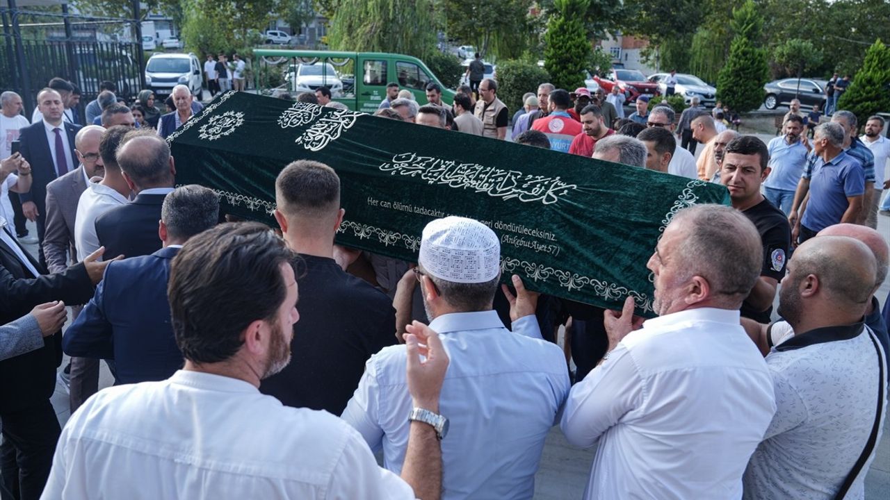 Küçükçekmece'deki Metrobüs Kazasında Hayatını Kaybeden Ferhat Uçar Defnedildi