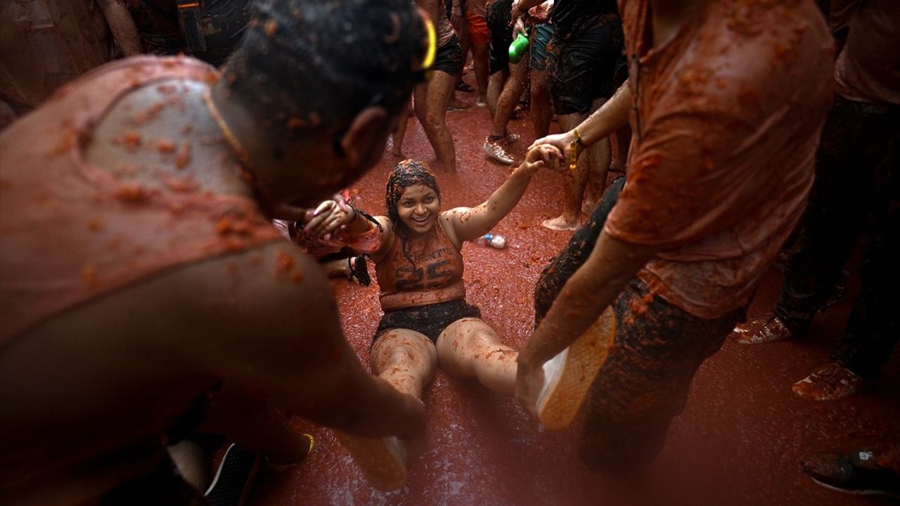 La Tomatina Festivali'nde 120 Ton Domates Kullanıldı