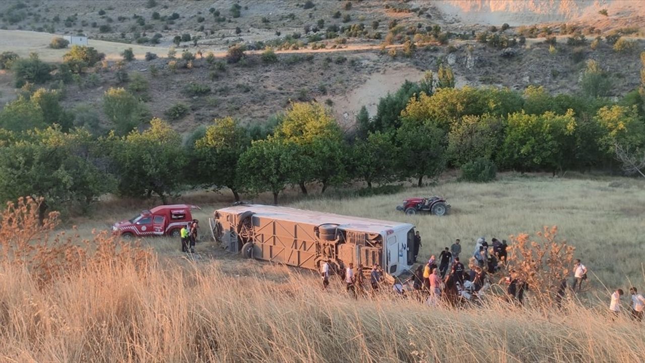 Malatya'da Otobüs Devrildi: 11 Yaralı