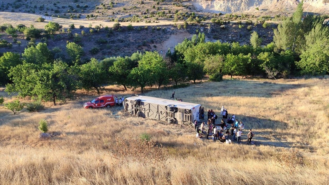 Malatya'da Otobüs Devrildi: 14 Yaralı