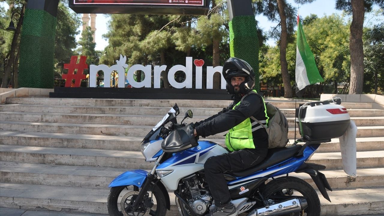 Mardin'e Ulaşan Motosikletli Aktivistin Filistin'e Desteği