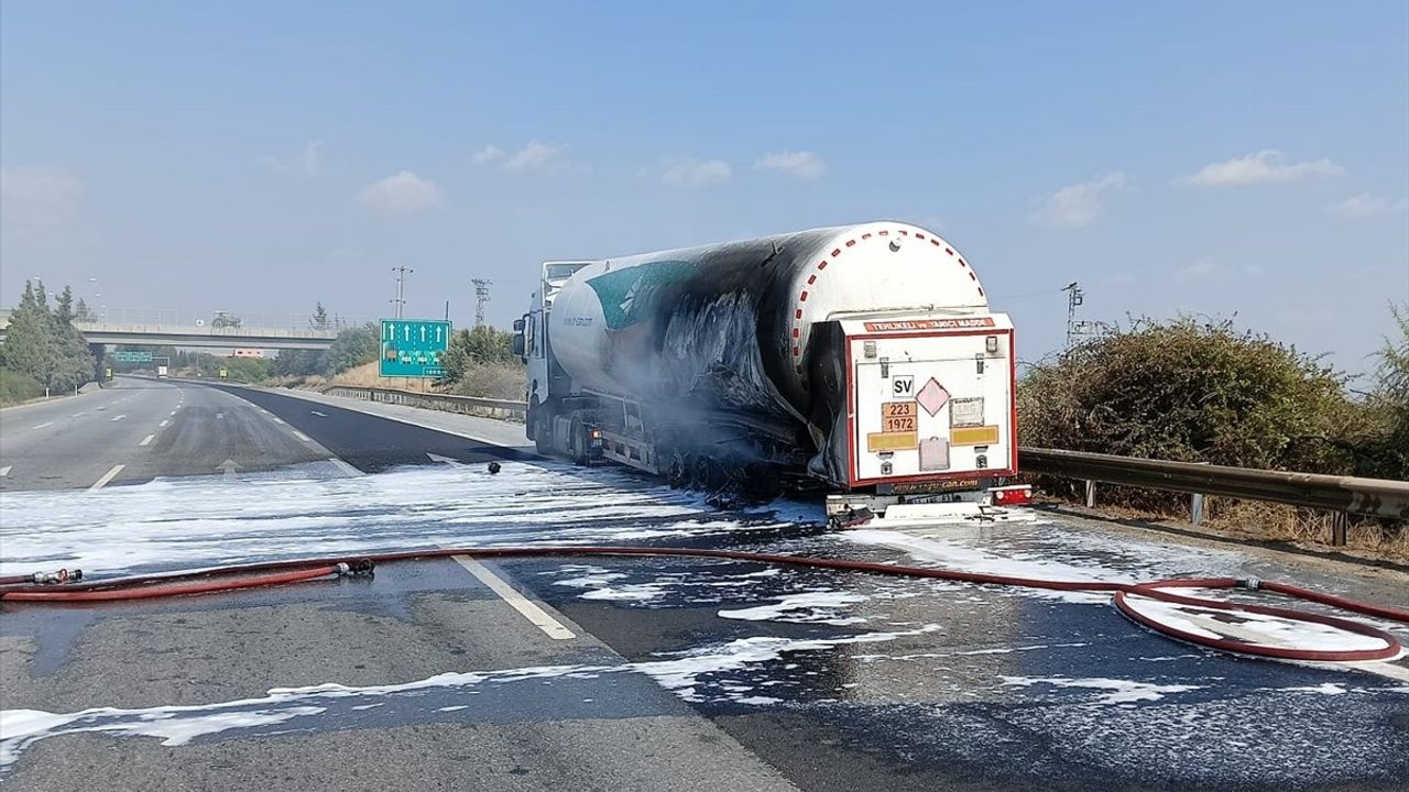 Mersin'de LNG Yüklü Tırda Yangın Kontrol Altına Alındı